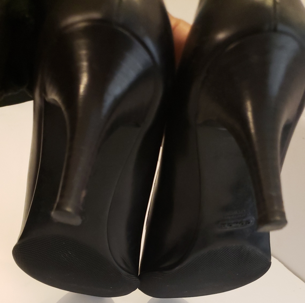 Coach Pumps - Picture 4 of 6